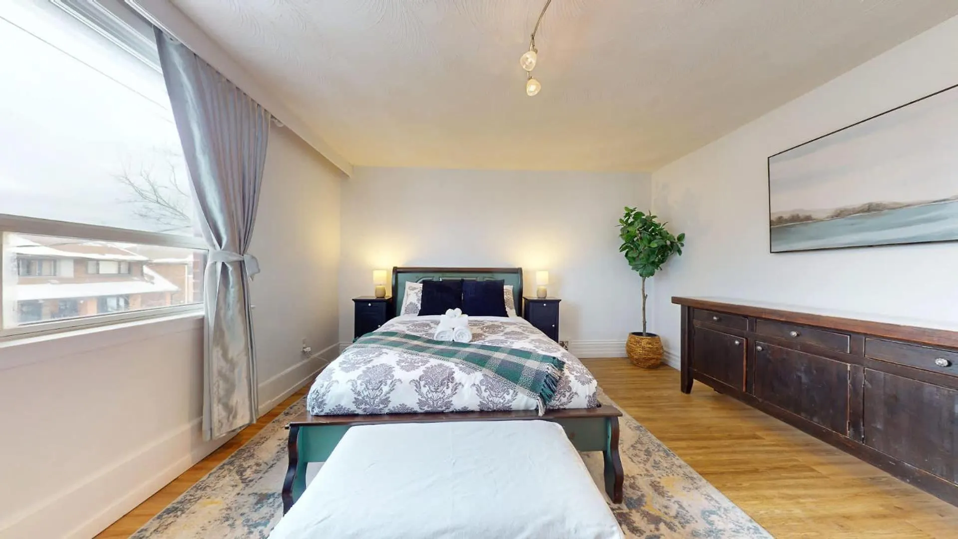 Spacious Suite In Corso Italia Toronto